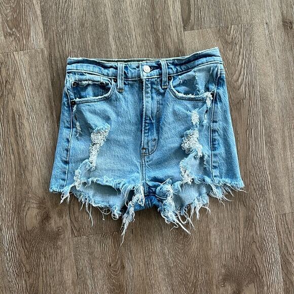 Abercrombie & Fitch Light Wash High Rise Mom Distressed Short Size 25 - Picture 1 of 6